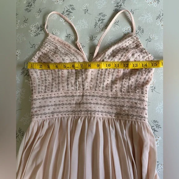 Lulus midi dress size small V-neck peach color with embroidery. - Picture 3 of 13